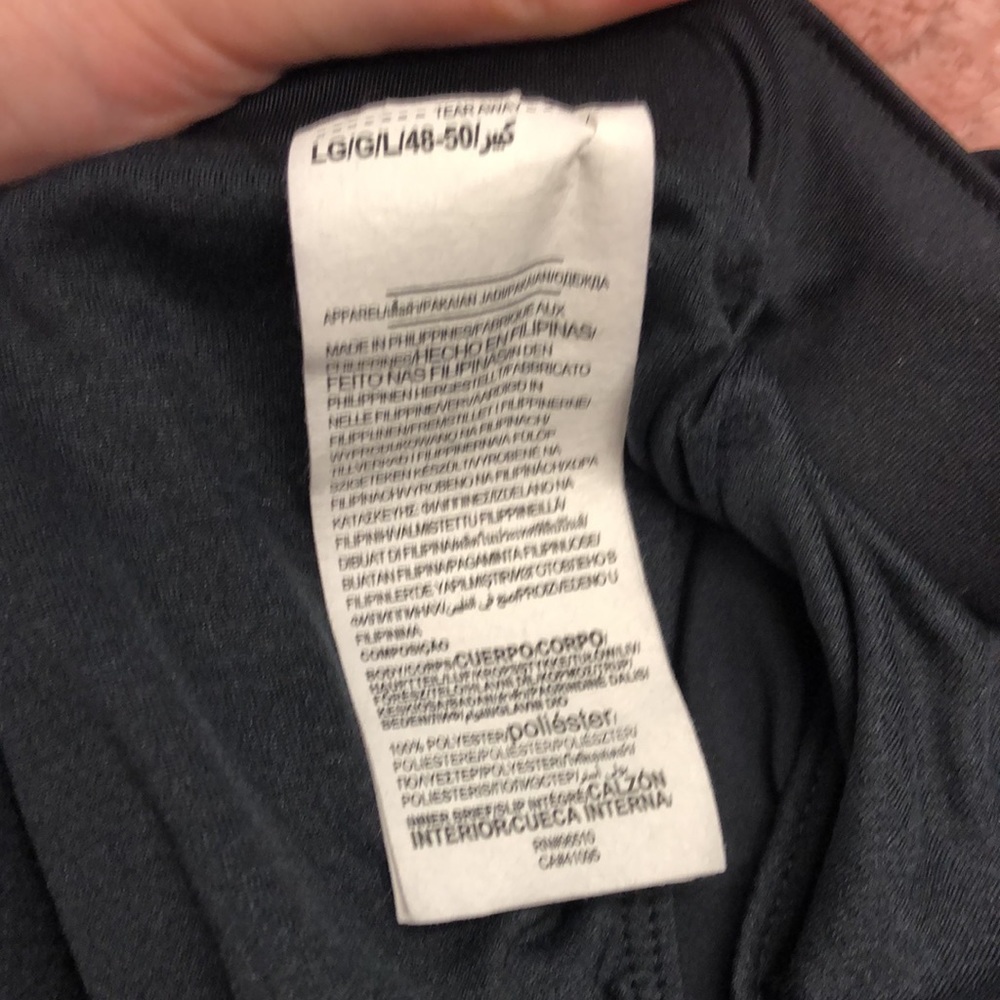 Black under armor athletic shorts - Picture 4 of 5